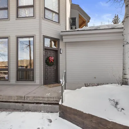 New Snowmass View Townhome Ski-In Ski-Out By The Woodrun V Townhouses-3